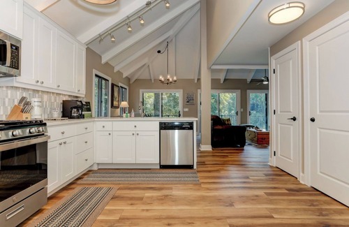 Big Canoe House | Villa on 9 - Fireside Sips, Golf Views & Exclusive Extras in Big Canoe