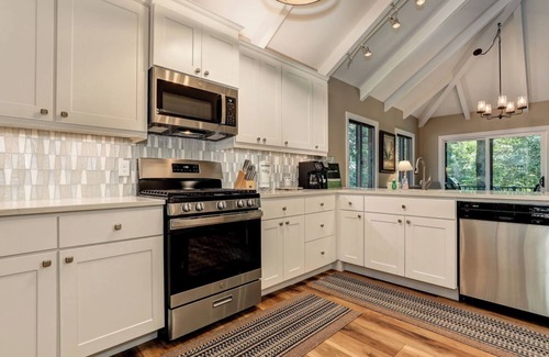 Big Canoe House | Villa on 9 - Fireside Sips, Golf Views & Exclusive Extras in Big Canoe