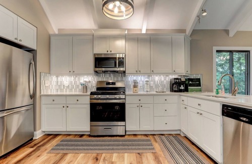 Big Canoe House | Villa on 9 - Fireside Sips, Golf Views & Exclusive Extras in Big Canoe