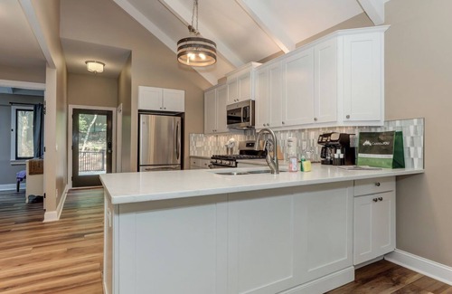 Big Canoe House | Villa on 9 - Fireside Sips, Golf Views & Exclusive Extras in Big Canoe