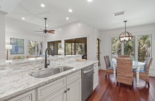 Kiawah Island Villa | Villa Overlooking Roy Barth Tennis Courts- 5 Minute Walk to Beach