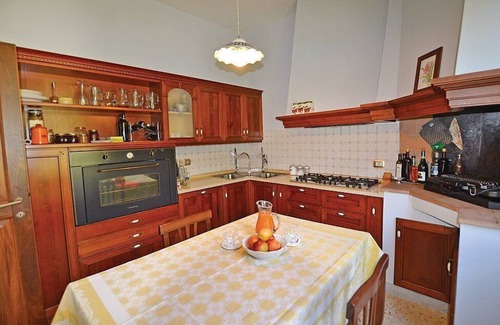 Capodacqua Villa | Villa Ovidia: A three-story age-old farm house surrounded by the greenery, with Free WI-FI.