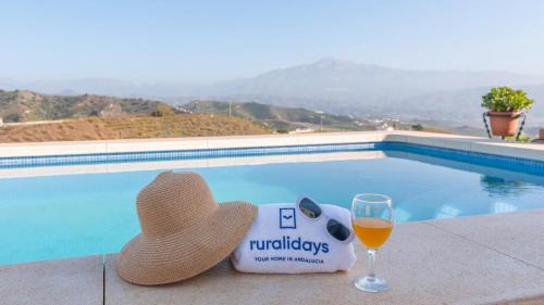 Iznate House | Villa Pajaritos Iznate by Ruralidays