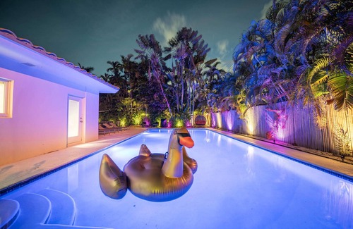 Biscayne Park Villa | Villa Paradiso Private Pool, Movie theater, Golf