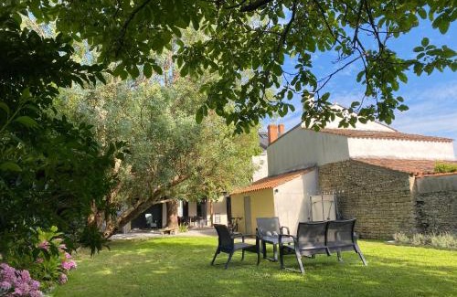 Jard-sur-Mer Villa | Villa Paulownia - à 1,2km des plages - tout confort au coeur du bourg