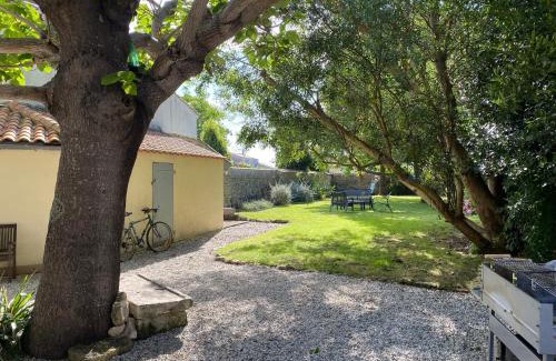 Jard-sur-Mer Villa | Villa Paulownia - à 1,2km des plages - tout confort au coeur du bourg