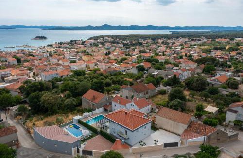 Pakostane Villa | Villa Peregrine