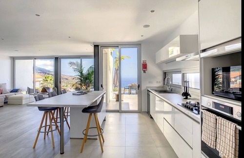 Estreito da Calheta House | Villa Piece of Heaven by LovelyStay