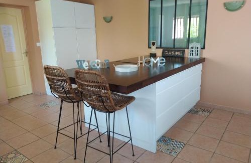 Pouzolles Villa | Villa plain-pied avec piscine californienne privée