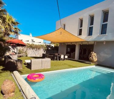 Cap d'Agde Villa | Villa proche plage mer, piscine grand terrain Capao Hotel