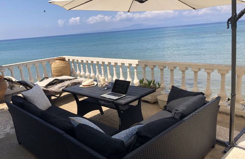 Arcoudi House | Villa Rena by the sea!