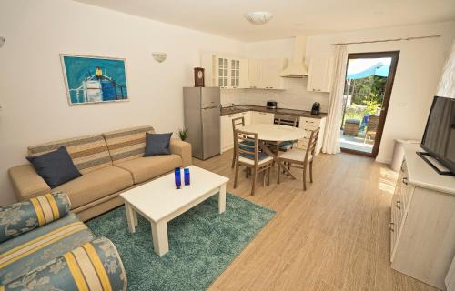 Opric Apartment | Villa Riviera blue with seaview, pool, whirlpool, parking and boat excursions