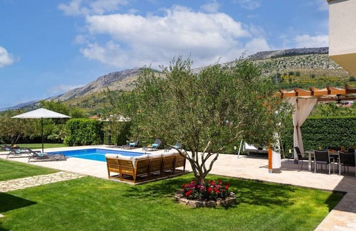 Tugare Villa | VILLA ROKO with 4 bedrooms, 32sqm heated pool, playground