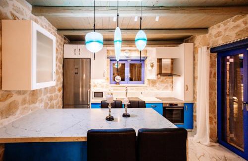 Psarou Villa | Villa Rosemarie - Luxurious Villa with Pool Just Steps Away from the Sea By Villa Mana Gers