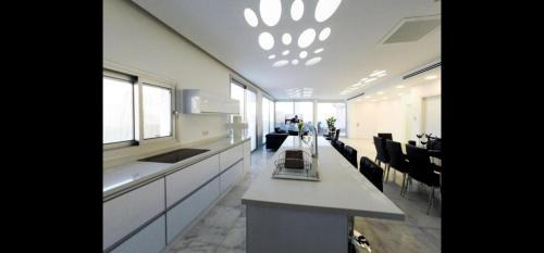 Eilat Villa | Villa Royal Comfort - Top Holiday Resort HEATED Pool & Jucuzzi רק משפחות !