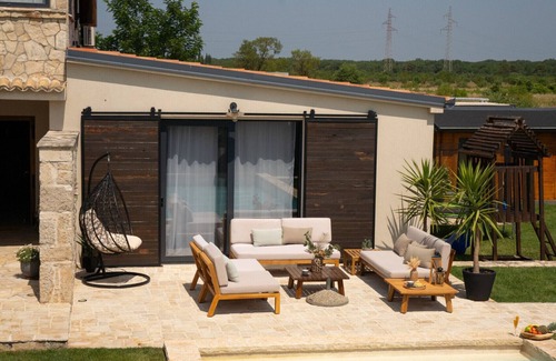 Pakostane Villa | Villa Royal with heated pool