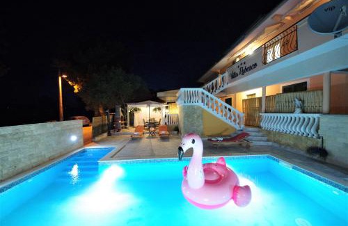 Sikovo Villa | Villa Rubesco