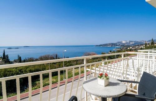 Plat Apartment | Villa Samba - Luxury One-Bedroom Apartment with Balcony and Sea View