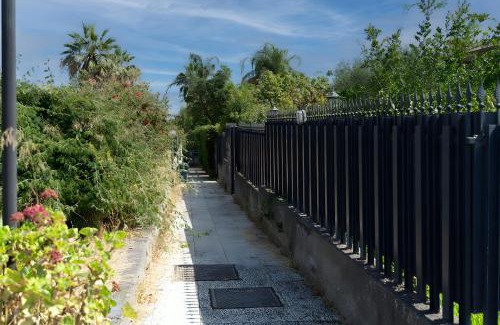 Aci San Filippo Villa | Villa Sant'Anna Modern