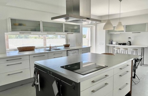 Charneca da Cotovia Villa | Villa Santa Cruz- Air-conditioned 10 bedroom pool house - Sesimbra Beach