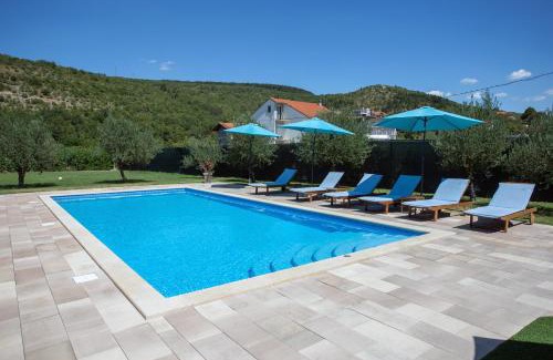 Imotski Villa | Villa Sara Family Villa with Pool and Jacuzzi Imotski Makarska Region