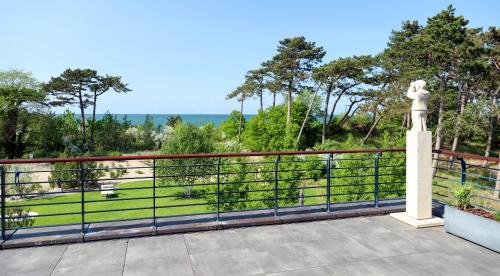 Hohe Dune Apartment | Villa Schmidt Apartments - Strandhaus direkt am Meer mit Sauna, Sport und Dünengarten I