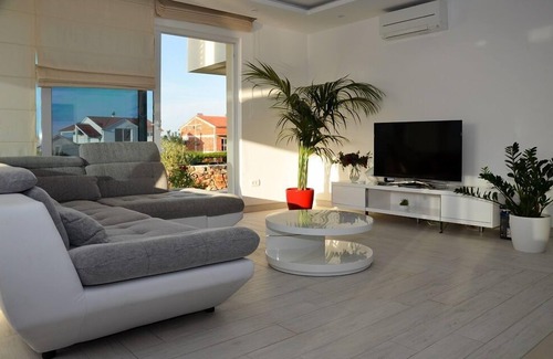 Susica Apartment | Villa Summer Dreams - a peacful oasis in Murter - suitable for family and groups