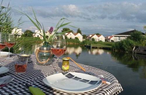 Makkum House | Villa Sunlight Comfortable Vacation Home