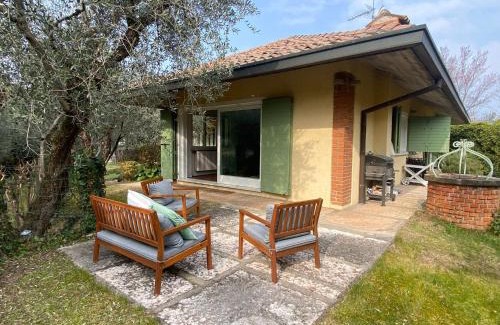 Manerba del Garda Villa | Villa Sweet Flower - with Private Pool and Garden