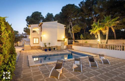 Moravit Villa | Villa Talaris by Abahana Villas