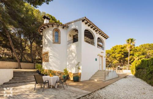 Moravit Villa | Villa Talaris by Abahana Villas