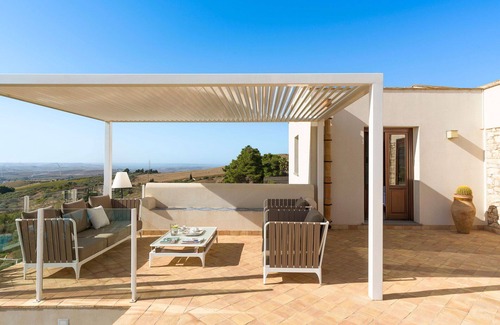 Buseto Palizzolo Villa | Villa Tangi - Luxury Holiday Villa with private swimming pool in North Sicily