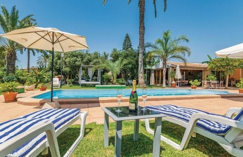La Marina Villa | Villa Teresa with Pool, Garden & Wi-Fi