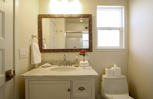 Kenwood Villa | Villa Ticino - Romantic and exclusive vineyard estate - pool, spa, bocce, views