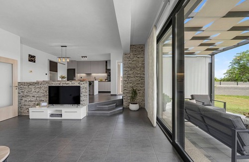 Drnis Villa | Villa Tonka near Krka National Park with big pool and 4 mountines bikes at disposal