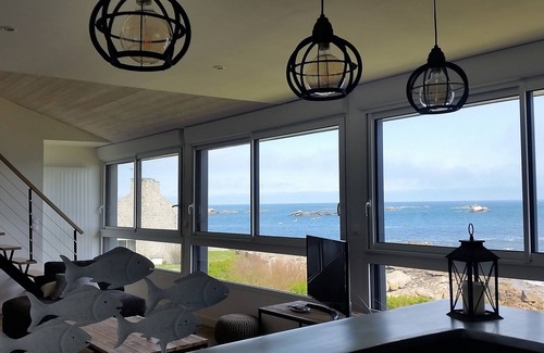 Brignogan-Plage House | Villa TY AR MOR, feet in the water
