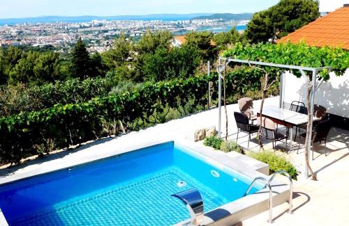 Klis Apartment | Villa Valenta-Klis near Split, heated pool & view