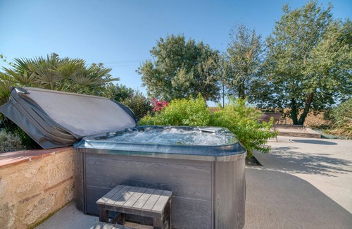 Faudoas Villa | Villa Virginie Gîte 1 – Spacious Air-Conditioned House with Heated Pool and Spa