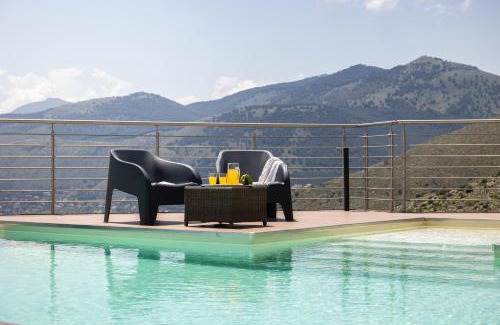 Partanna Villa | Villa vista mare con piscina privata a Mondello