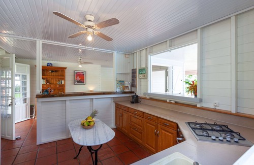 Tartane Villa | Villa Vue Sauvage in Tartane, in the Caravelle nature reserve.