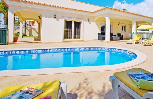 Montechoro Villa | Villa w/Heatable Pool & BBQ in Albufeira