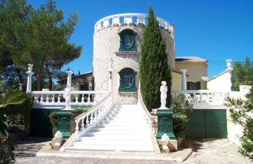 Beaucaire Villa | Villa with pool in Provence -Villa Romantique sleeps up to 12 4 in optional gite