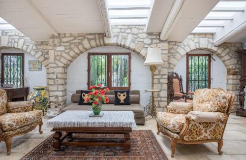 Beaucaire Villa | Villa with pool in Provence -Villa Romantique sleeps up to 12 4 in optional gite