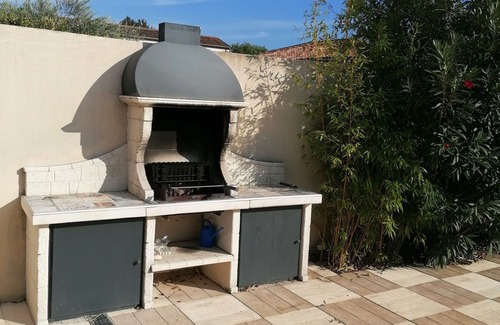 Eyragues House | VILLA WITH SWIMMING POOL NEAR THE VILLAGE CENTER