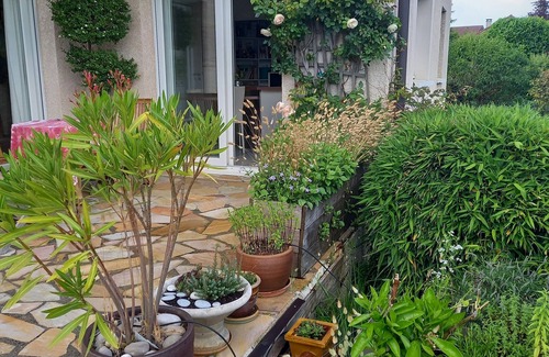 Annecy-le-Vieux Villa | Villa with swimming pool, south-facing enclosed garden and beautiful mountain view