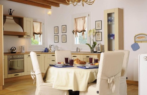 Kato Fellos House | Villa with view of the water