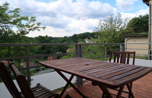 Mouleydier House | Village house carefully renovated, in a modern and functional spirit.
