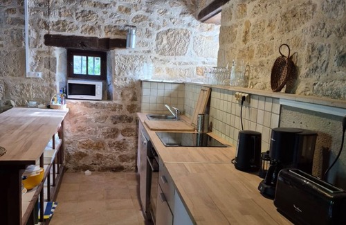 Cavagnac House | Village house. Swimming pool. Charming. Calm. Rocamadour-Padirac region. Calm.