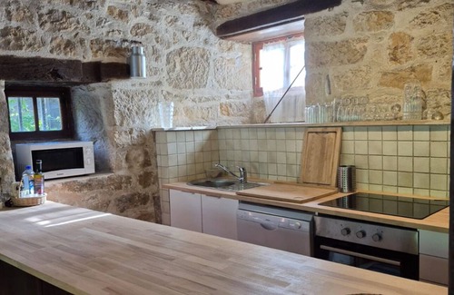 Cavagnac House | Village house. Swimming pool. Charming. Calm. Rocamadour-Padirac region. Calm.