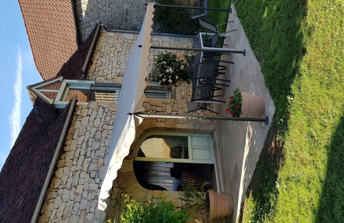 Condat House | Village house with private pool gite-loubaribas